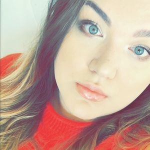 Meet your Posher, Dina